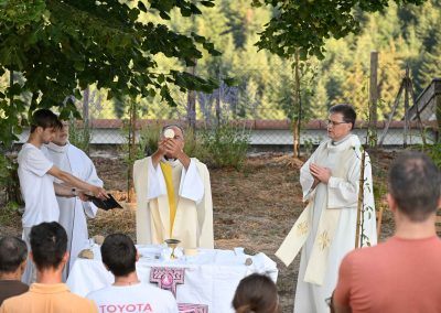 Célébration eucharistique en extérieur